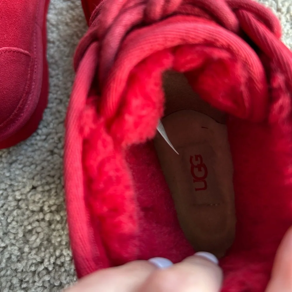 UGG Neumel II Boots Samba Red Size 6 Big Kid Youth Size 7.5 Womens